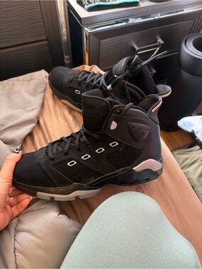Like new Jordan 6-17-23 in size 12